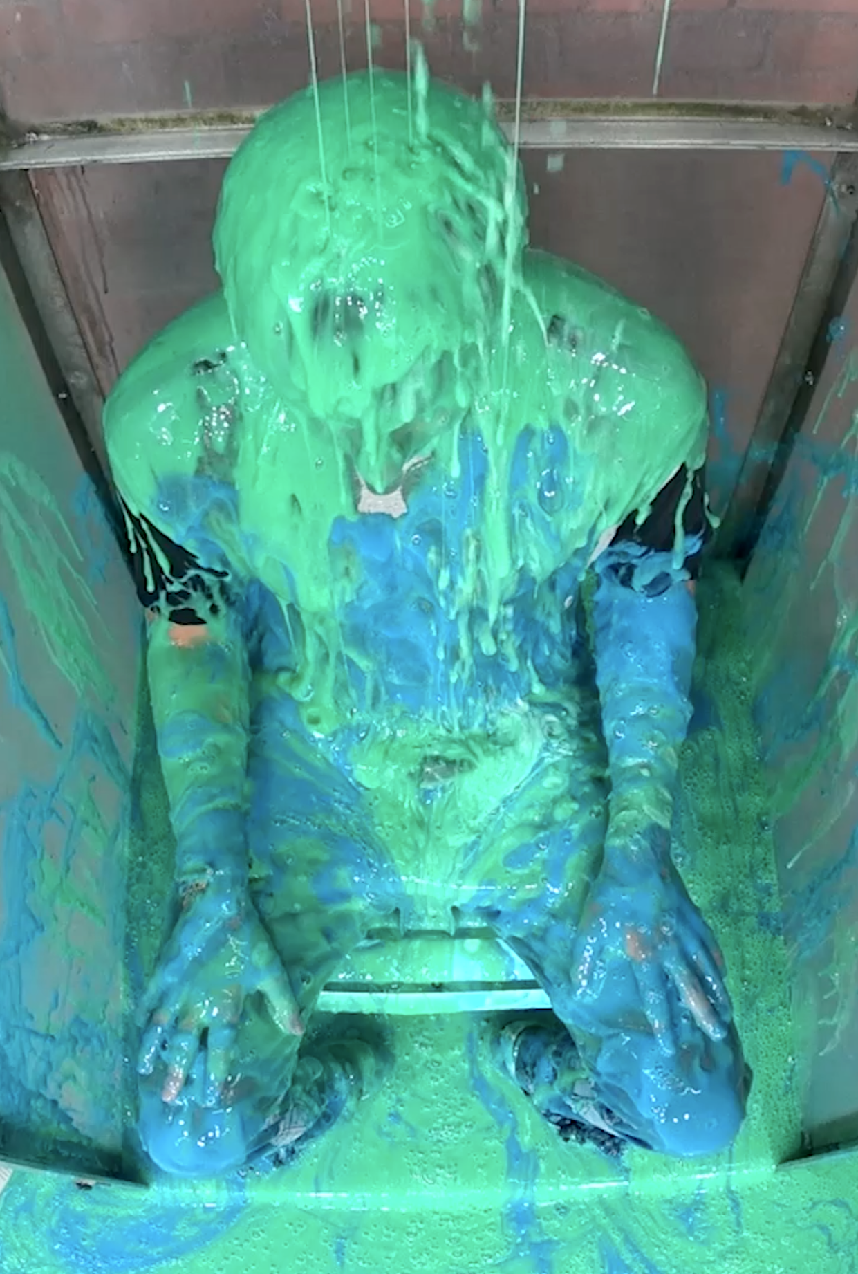 Louis & Aiden Cup Game Gunge Tank