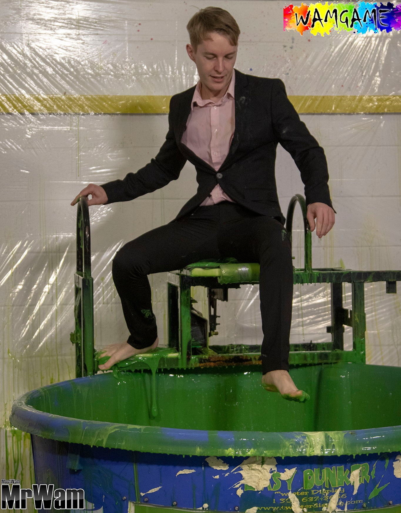 4 Guys in Suits in Gunge Dunk Video